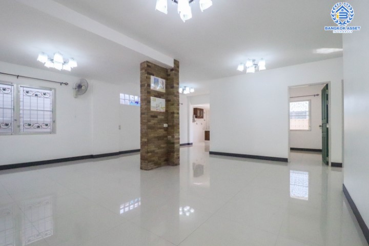 *****บ้านเดี่ยวมือสองย่านนนทบุรี ม.ชลลดา บางบัวทอง หลังมุม! แบรนด์ L&H เนื้อที่เยอะ 62 ตร.ว. ฟังก์ชัน 3 ห้องนอน 2 ห้องน้ำ 2 ที่จอดรถ บ้านชั้นเดียวตกแต่งใหม่ สไตล์รีสอร์ท มีห้องน้ำแยก บนทำเลดี ติดถ.บางกรวย-ไทรน้อย ใกล้รถไฟฟ้าสายสีม่วง "สถานีบางพลู"